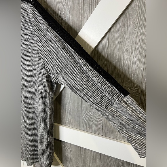 052. NWOT Soft Surroundings Bailey Waffle Knit Thermal Top Heathered Black Gray - Picture 3 of 6